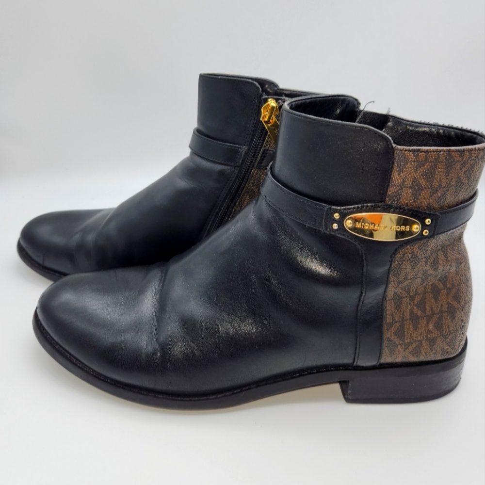 COPY - MICHAEL KORS Finley Signature MK Bootie VGUC